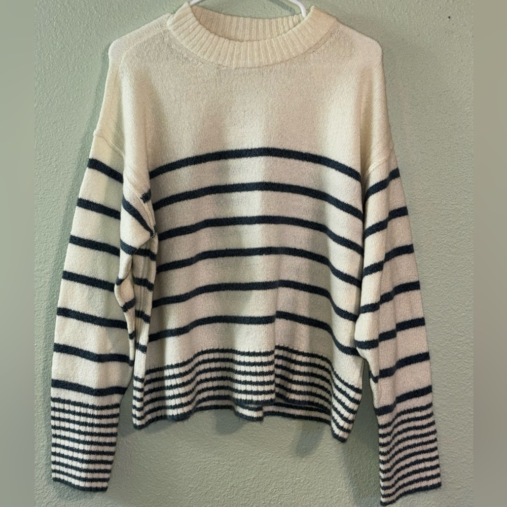 American Eagle Outfitters Cream and Blue Striped Sweater